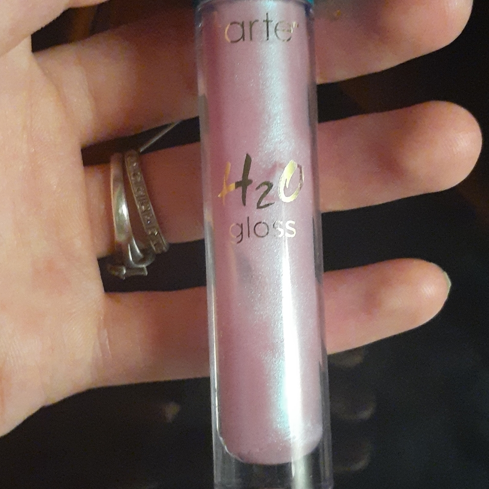 Tarte H2o gloss shade Fiji